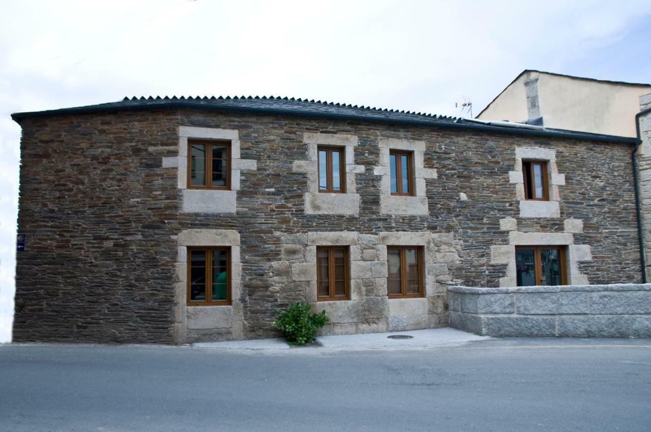 Pension Serrano ساريا المظهر الخارجي الصورة